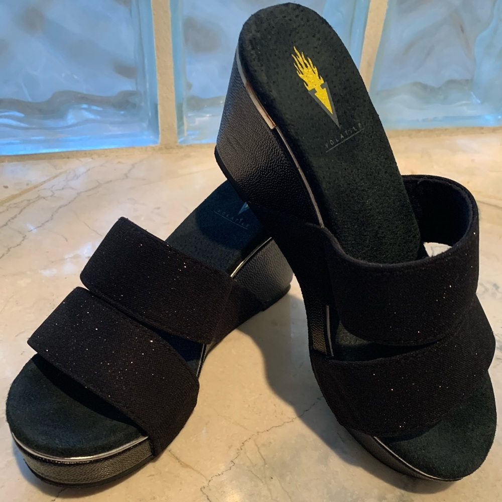 Volatile sandals